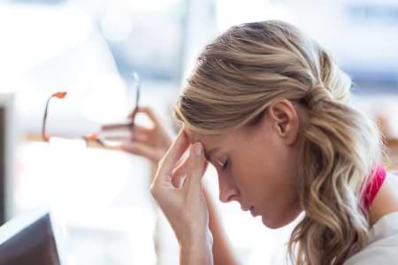 douleurs cervicales et maux de tête liées au stress